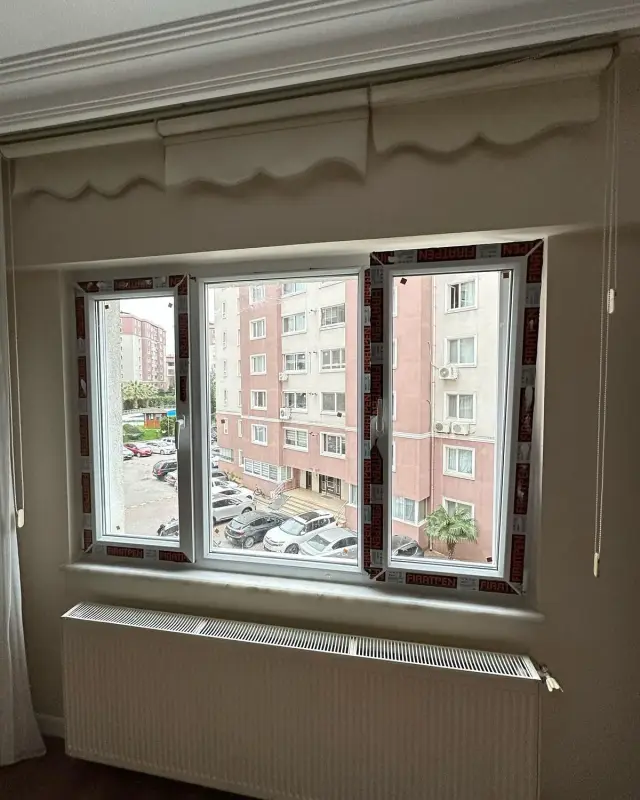 Atakent dairede yenilenen çift açılım PVC pencere