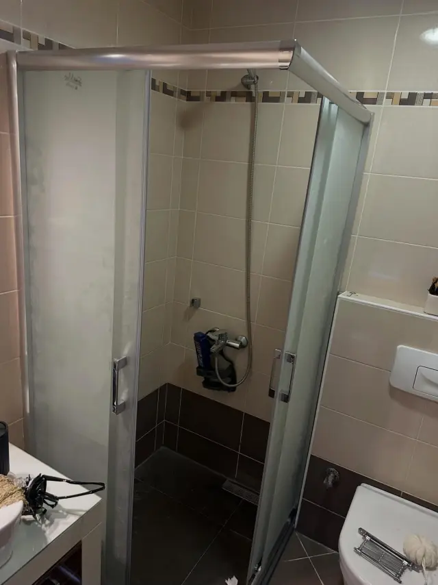 Kartal banyo tadilatı — ölçüye özel duşakabin