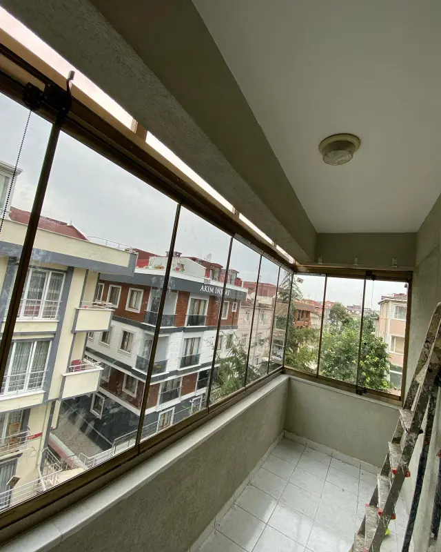 Madenler cam balkon uygulaması