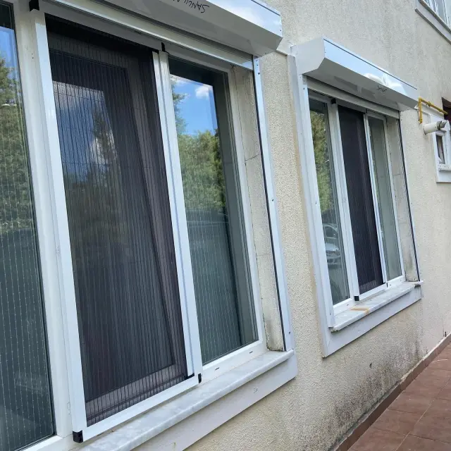 Sarıgazi konutta pencere ve kapılara plise sineklik
